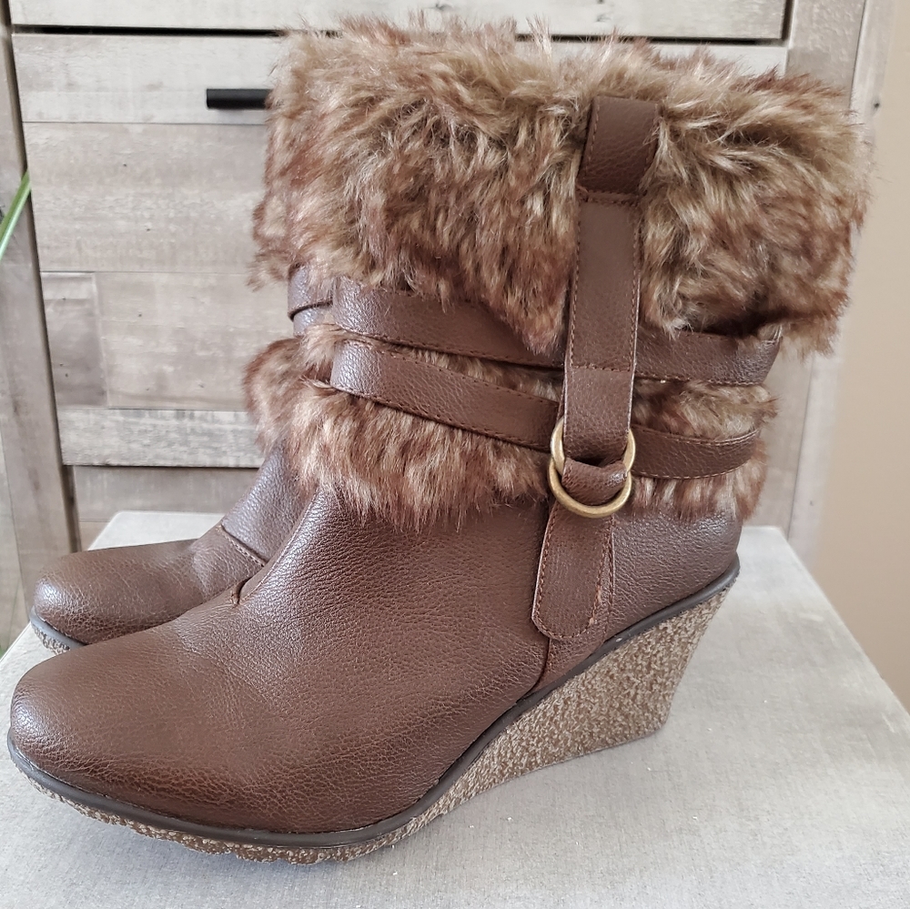*NWOT FURRY WEDGE SIDE-ZIP BOOTIE*